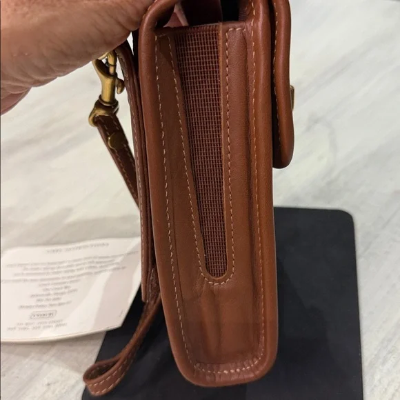 Vintage Coach Tan Leather Pouch/cell phone case with Gold Turnlock-NWT - Picture 6 of 12